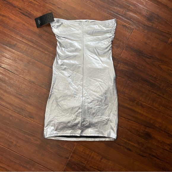 Like New Silver Faux Leather Bodycon Strapless Tube Top Mini Dress XS - Picture 4 of 4